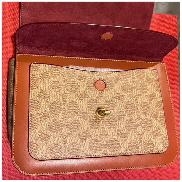 NWT Coach Madison Shoulder Bag in Signature Canvas
$267$395 - Picture 10 of 10